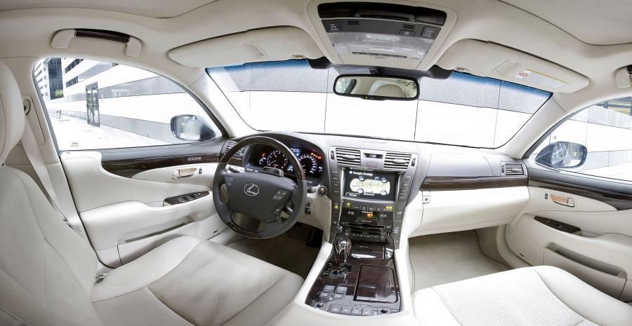  Lexus LS600h L 2007 года  (фото 39 из 224)